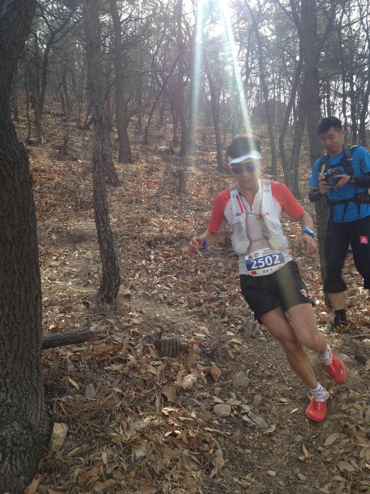 新西兰选手在越野跑比赛中跑出最佳成绩