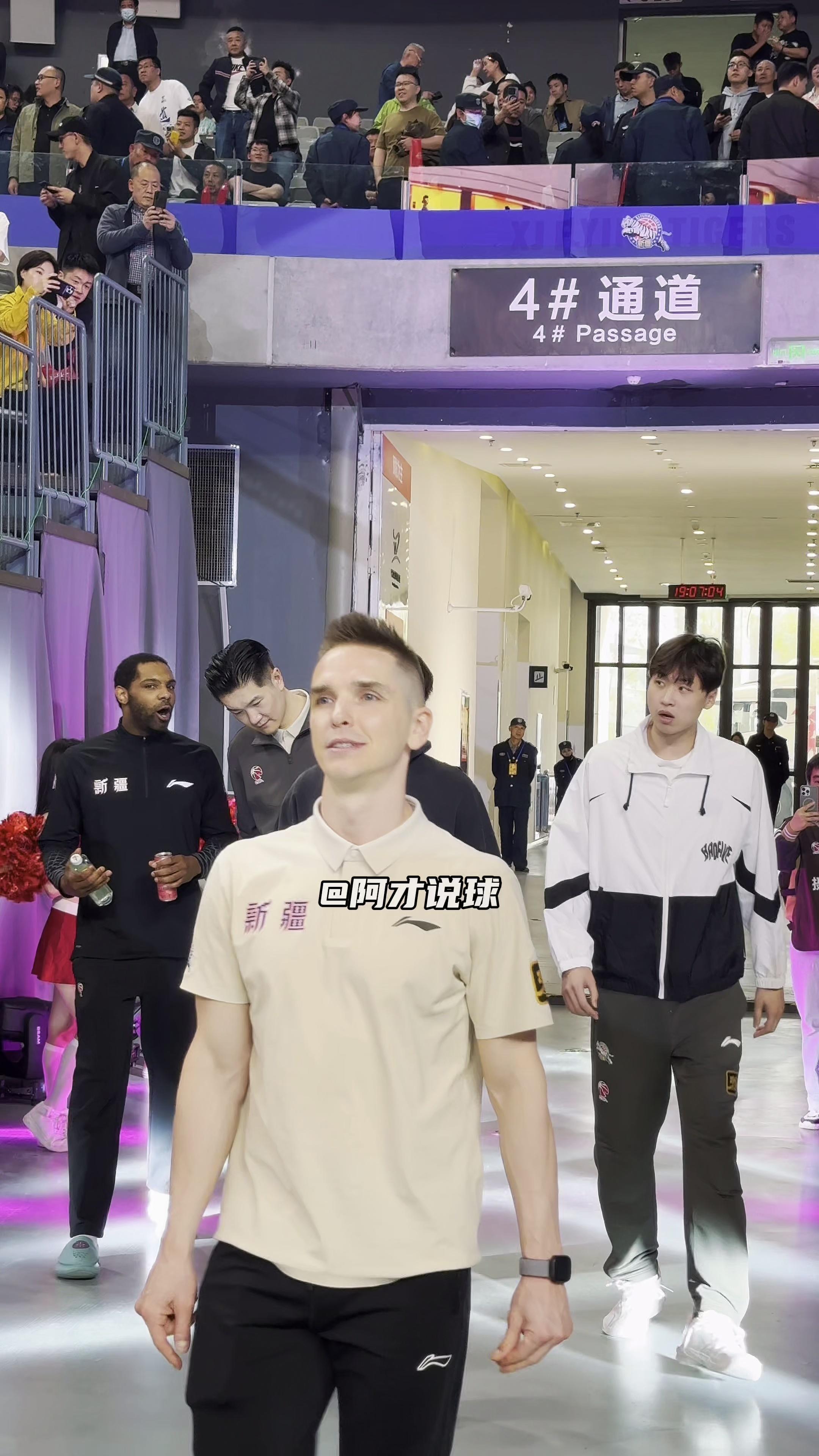 球员因伤无法出战下一场比赛，球队面临挑战