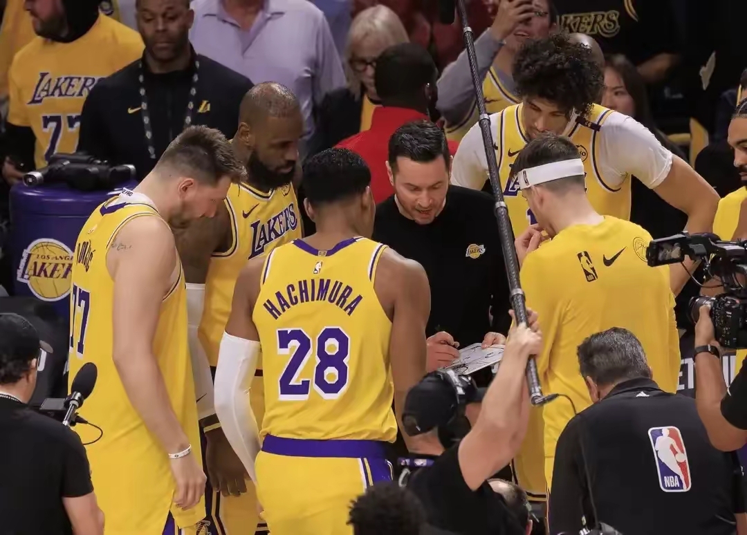  波尔津吉斯之前是哪个球队的? 