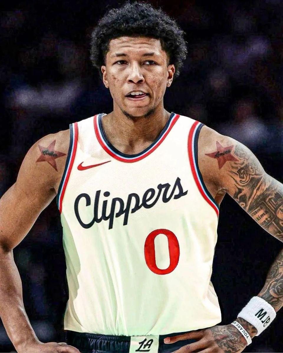  字母哥迎来七赛季高光表现，快船球迷沸腾！