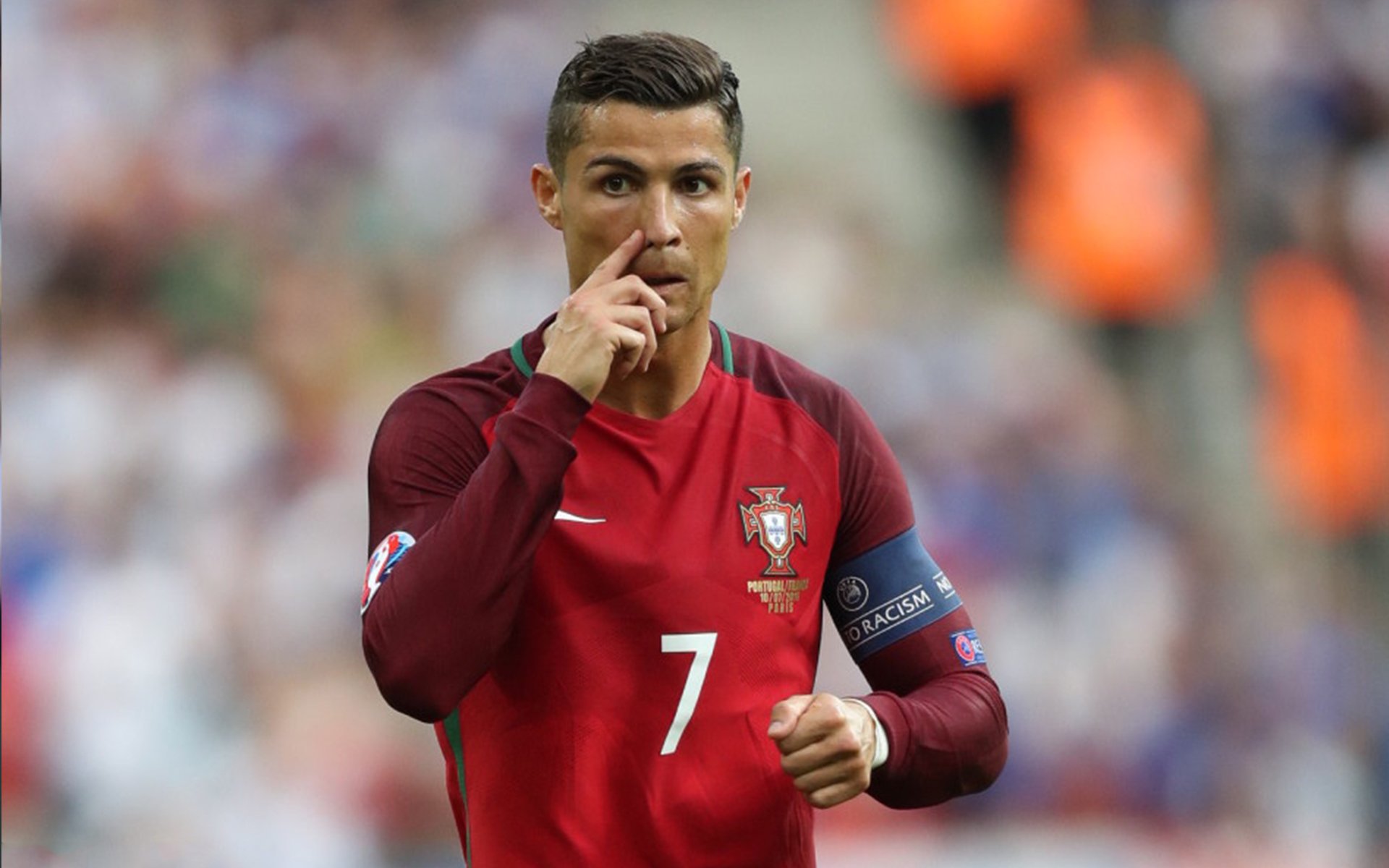 足球赛场焦点！中国队对阵荷兰队，战况跌宕起伏，悬念直到终场